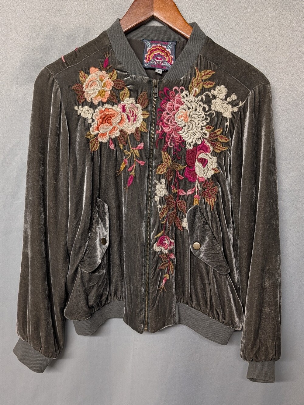 Johnny Was Chrys Olive Silk Velvet Bomber Jacket Floral Embroidery Size XS - Picture 1 of 11